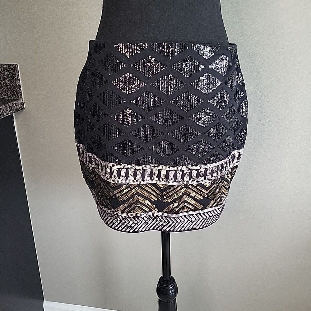EXPRESS Gold Silver Black Sequin Pull On Mini Skirt Party Holiday Size Small.‎ - Picture 2 of 9